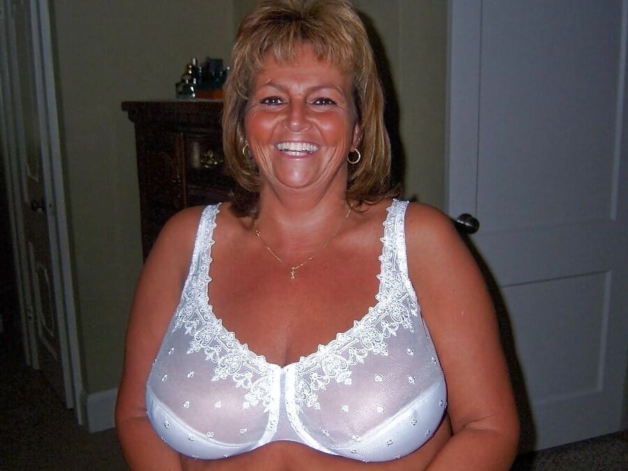Busty Amateur Cougars