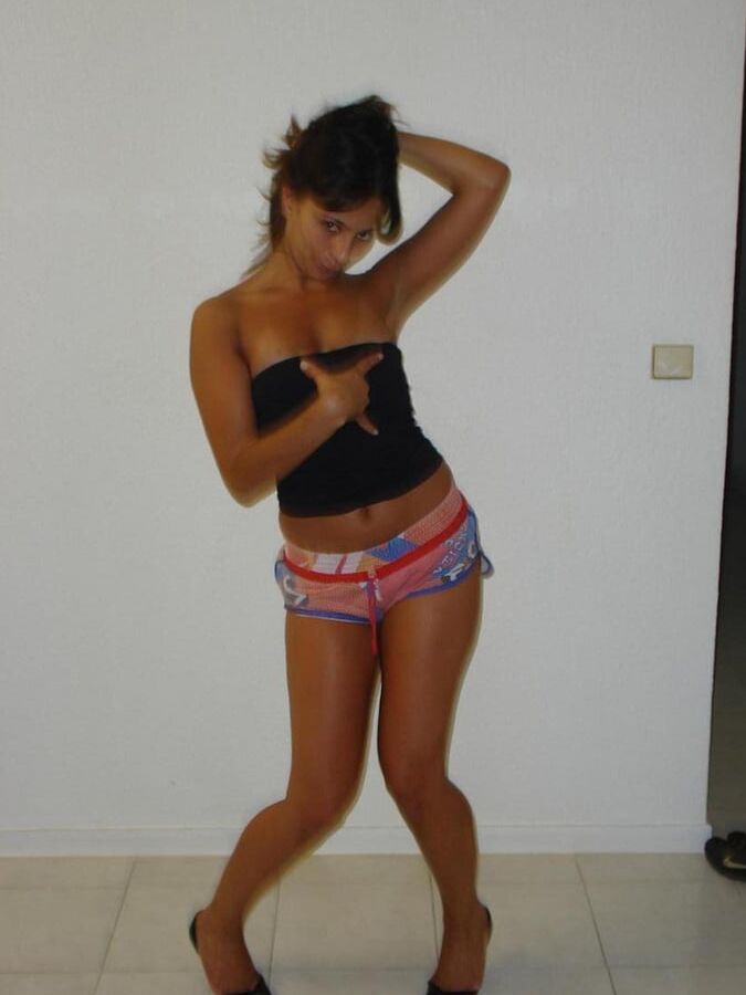 naoelle slut wife swinger exposed