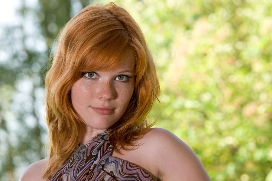 red head girl shaved pussy
