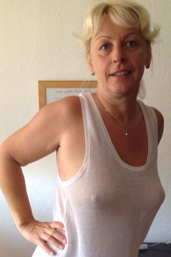 braless