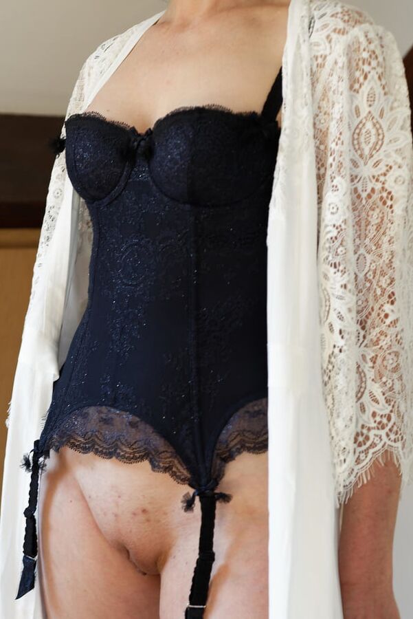Phildahue wears Lise Charmel