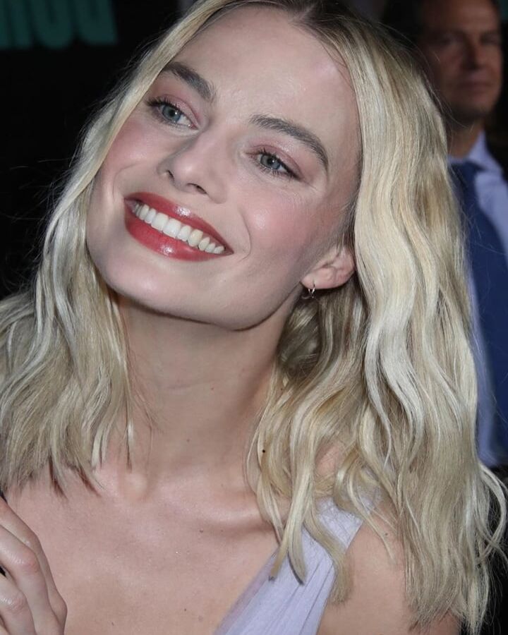 Margot Robbie hot