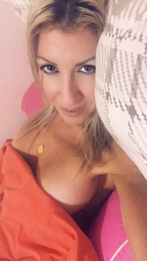 Greek Slut Kelly vol