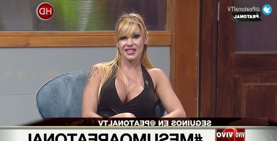 Escote de Monica Farro