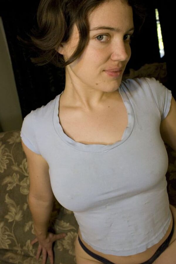 AMAZING WIFE WORSHIPS COCK AND LOVES CUM
