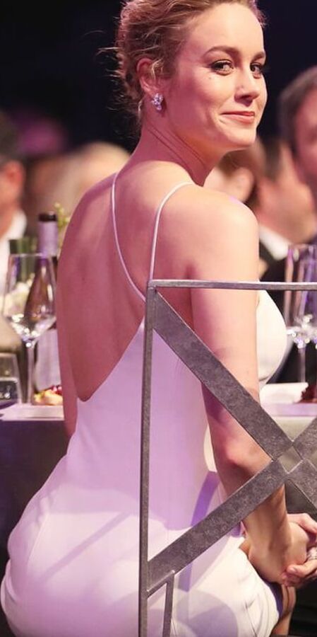More nice bums in skirts
