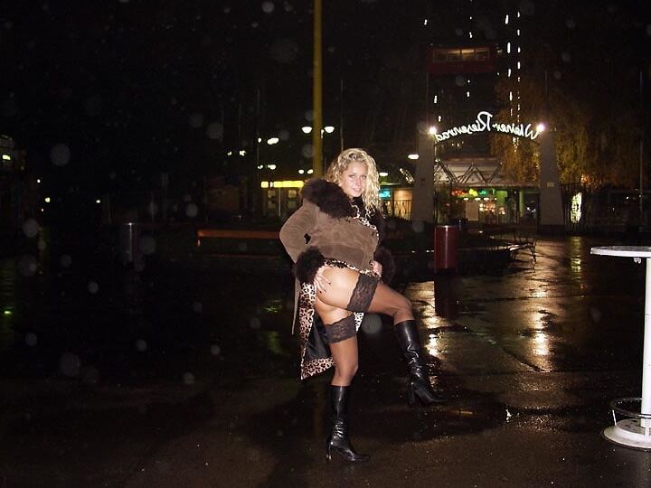 exibe nudity publc
