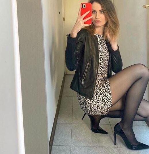A super sexy fighter, high heels and nylons