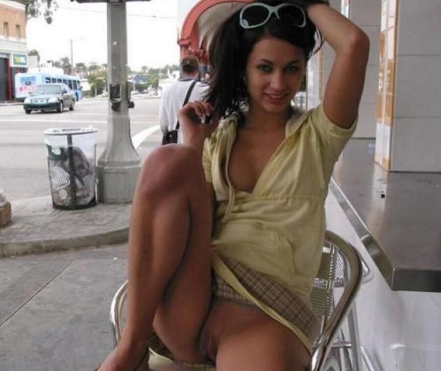 Girls no panties upskirt
