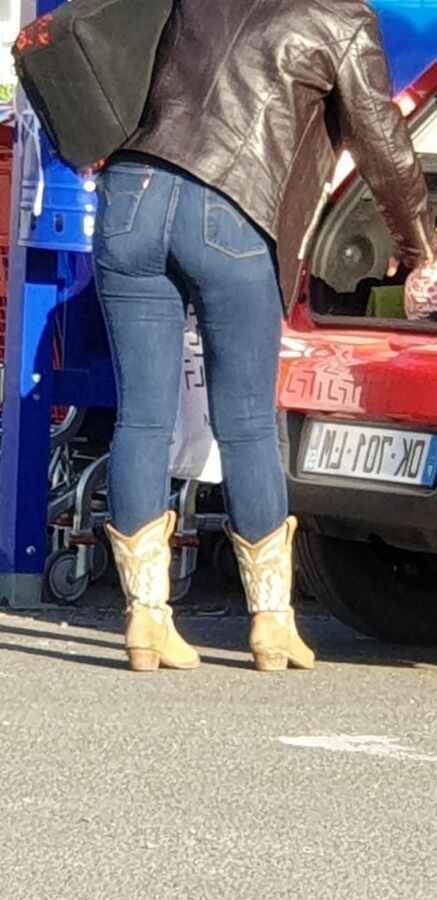 LOT OF ASS