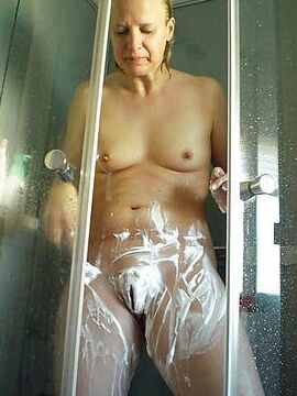 More mature bald pussy