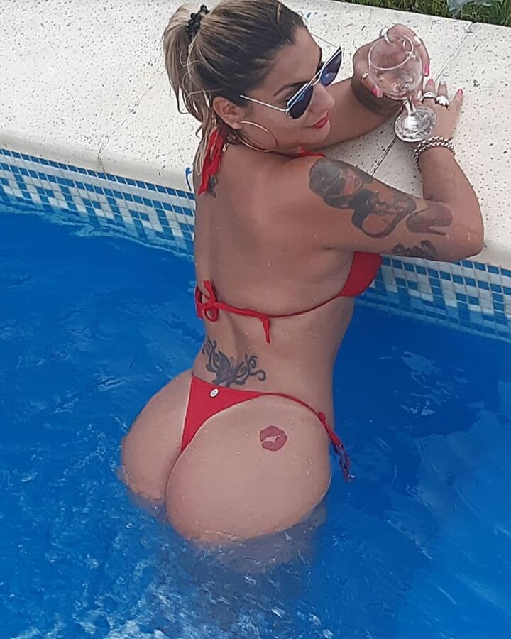 Perfect asses in thongs