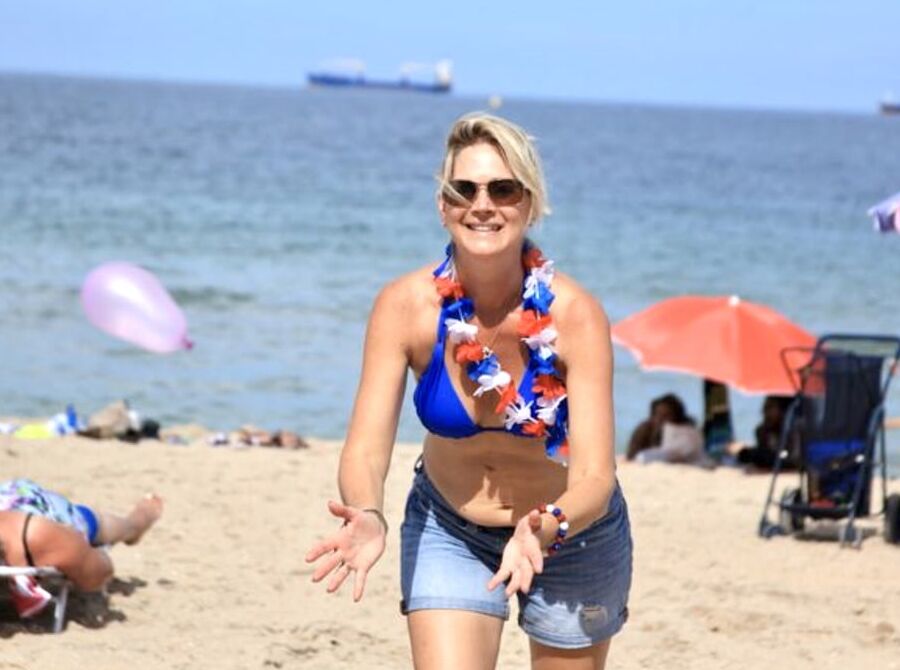 Assorted Favorite Beach Milfs Wives and Couples