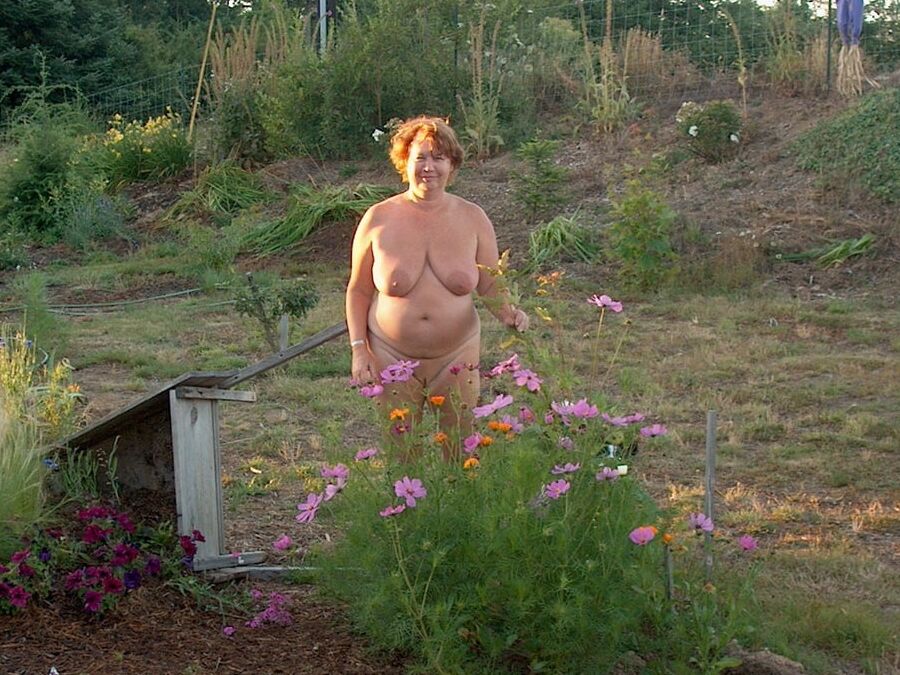 . Mature Washington wife gets naked
