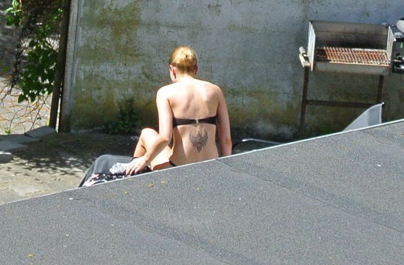 Hot girl getting taned in the yard