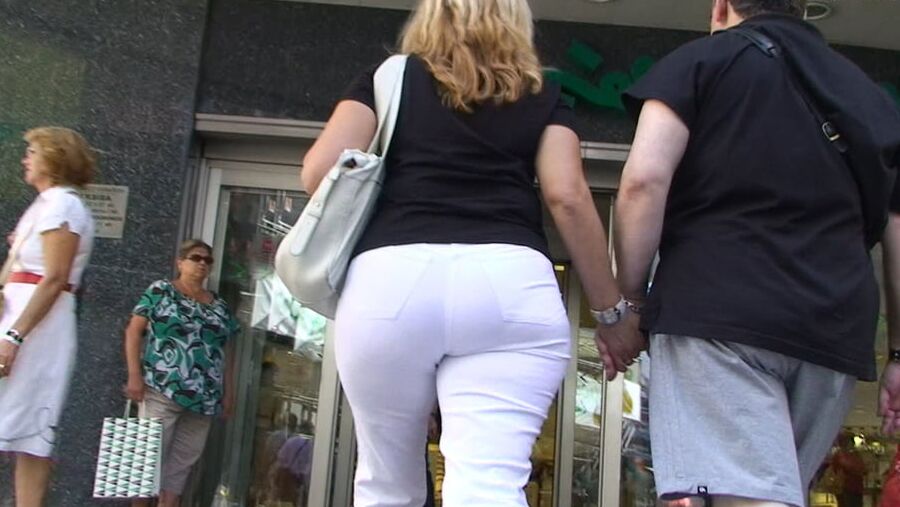Spanish candid mature ass GLUTEUS DIVINUS
