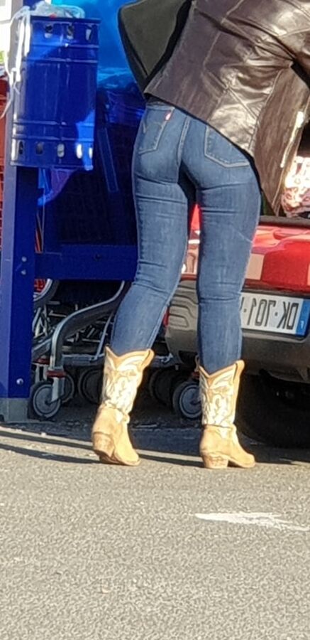 LOT OF ASS