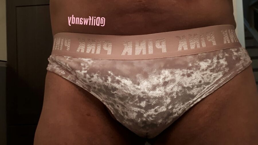 VS Pink