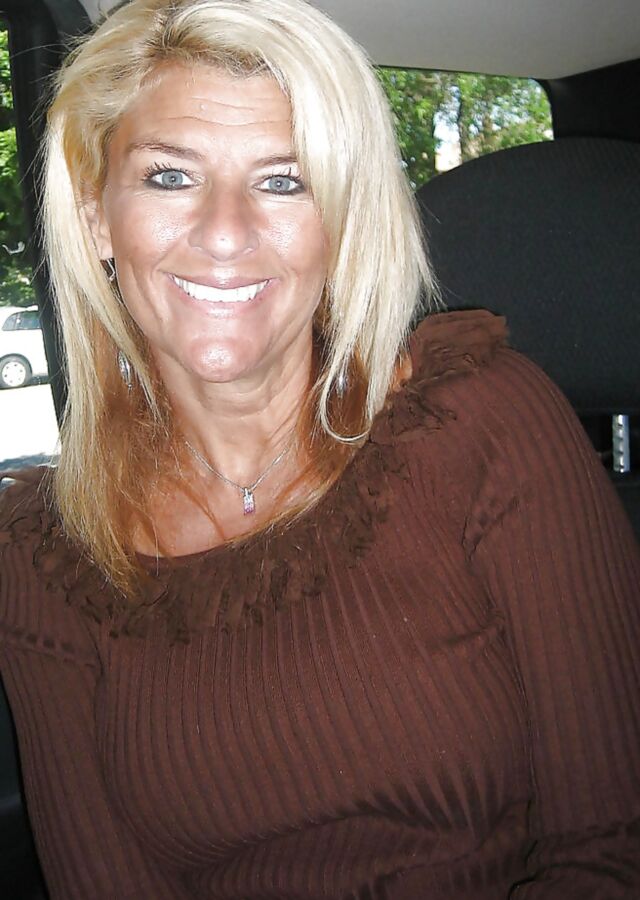 SOME HOT MATURE WOMENS WHO PAID ME TO FUCK HER