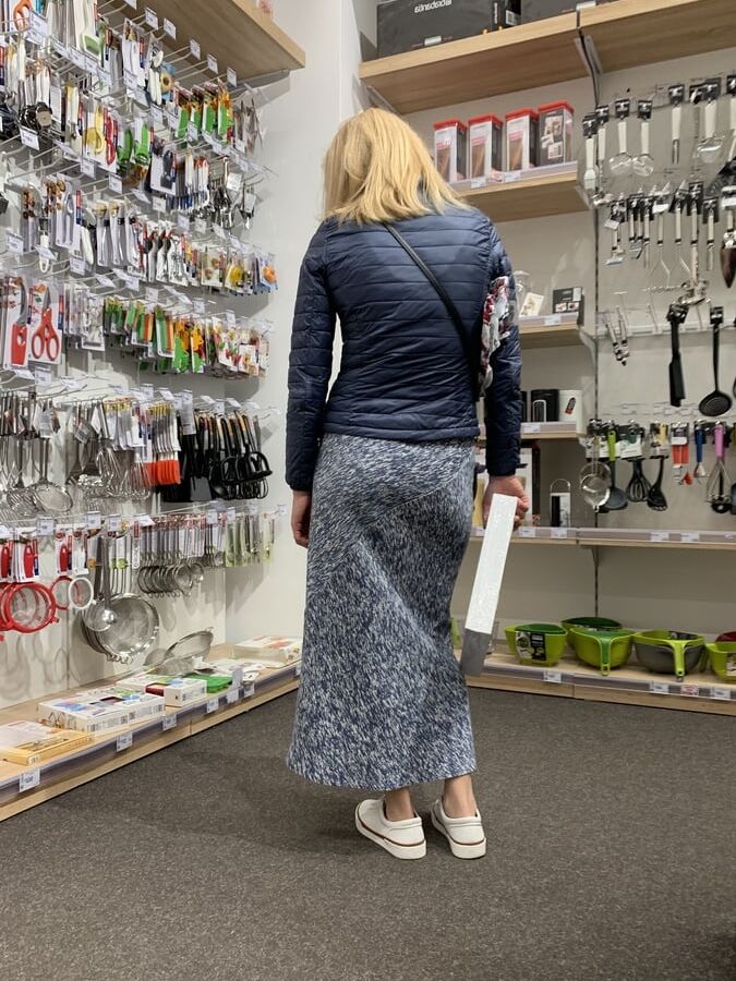 Upskirt mature in long skirt