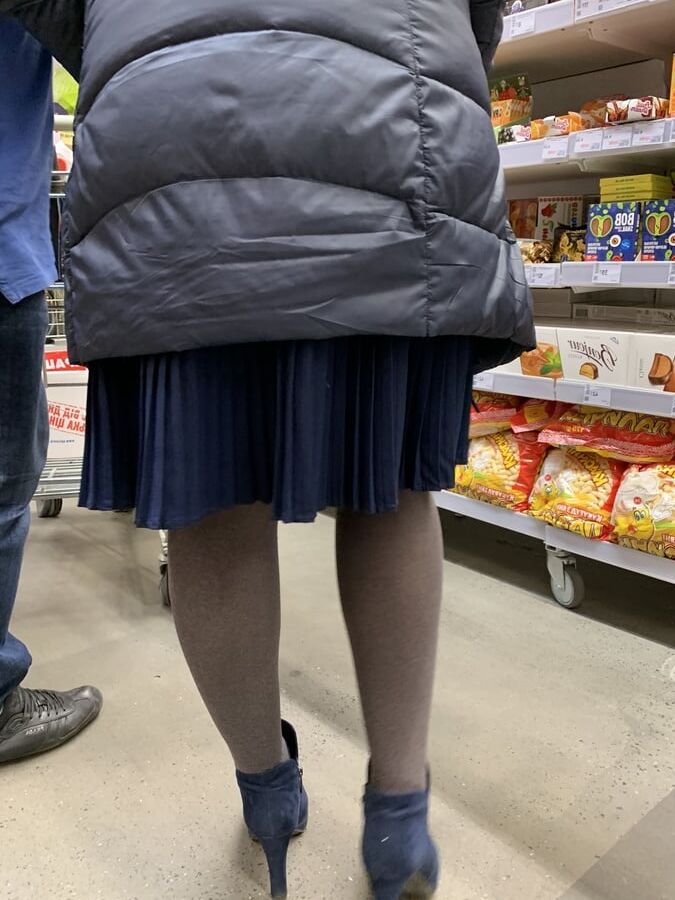 Upskirt milf marute