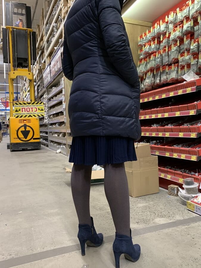 Upskirt milf marute