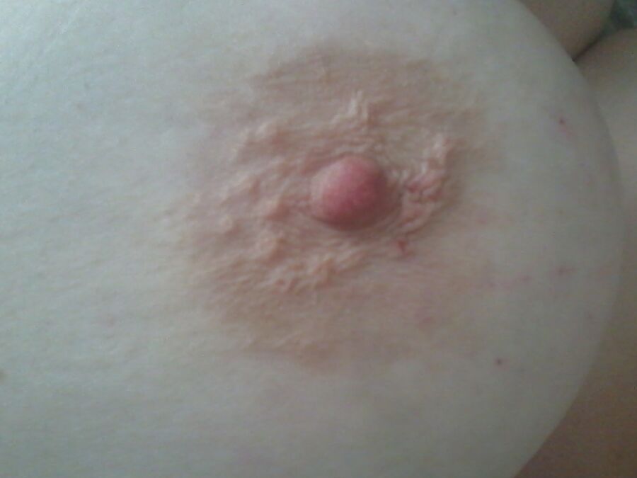 Seins et belle chatte de ma femme