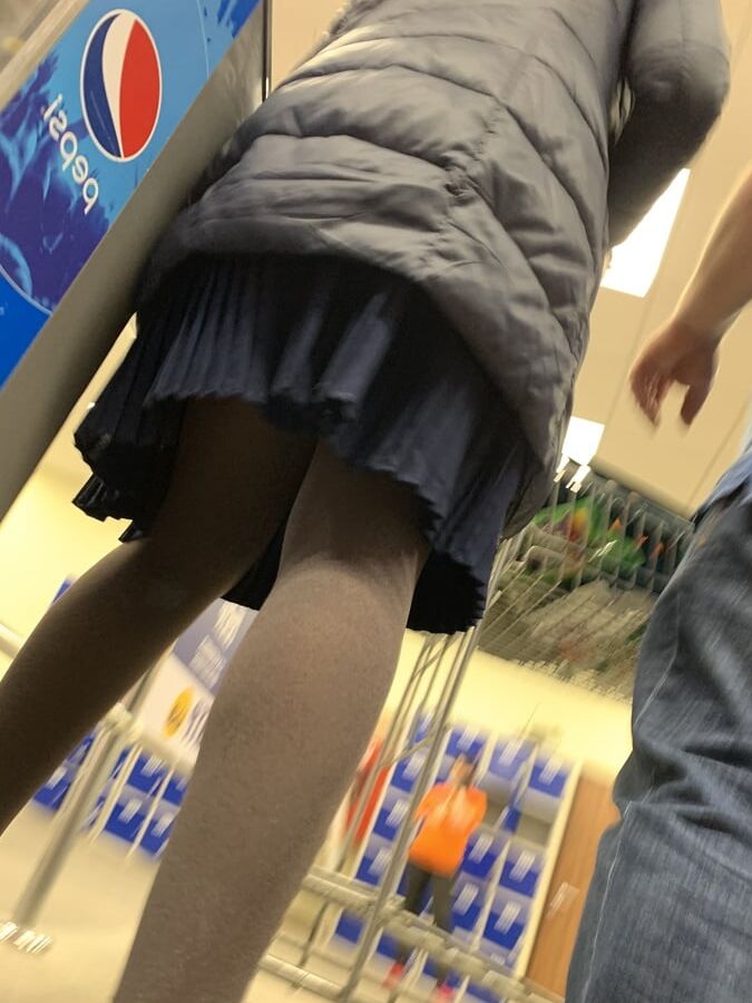 Upskirt milf marute