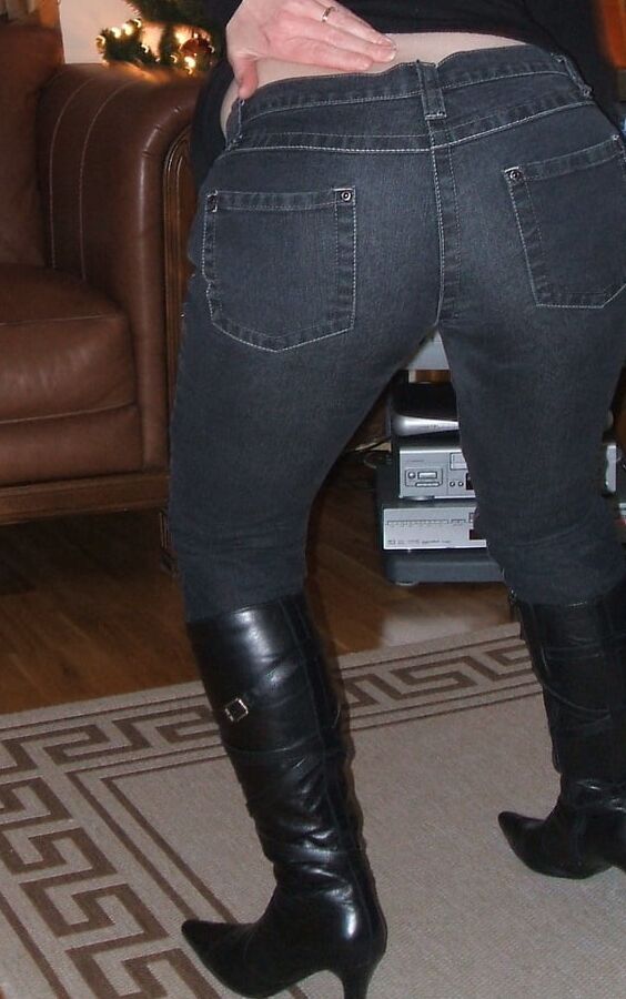 Milfs &amp; Gilfs - Boots and Jeans