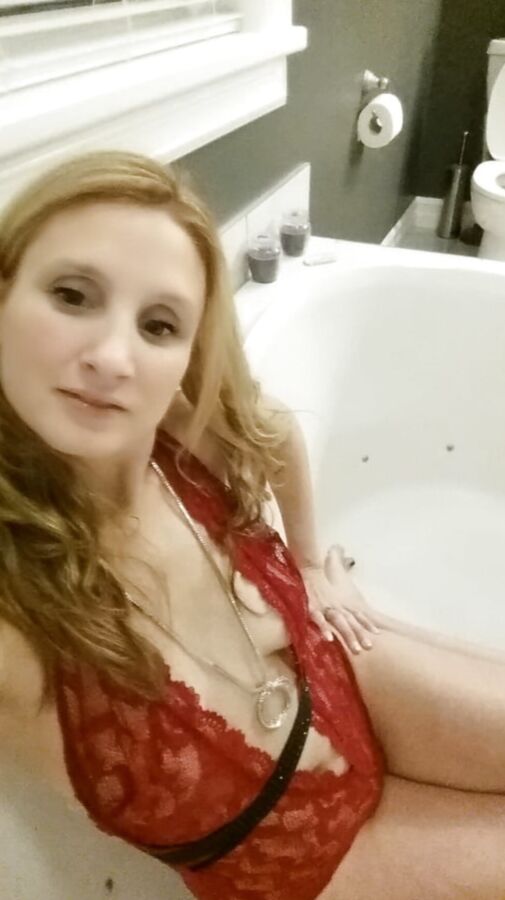 Saggy Tit MILF Spreads Her Sexy Holes Shows Soft Curvy Body