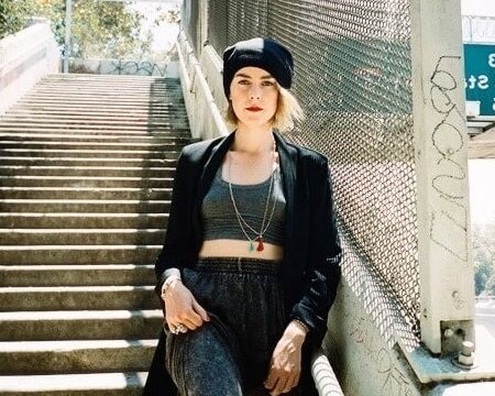 Jena Malone hot nerdy actress.