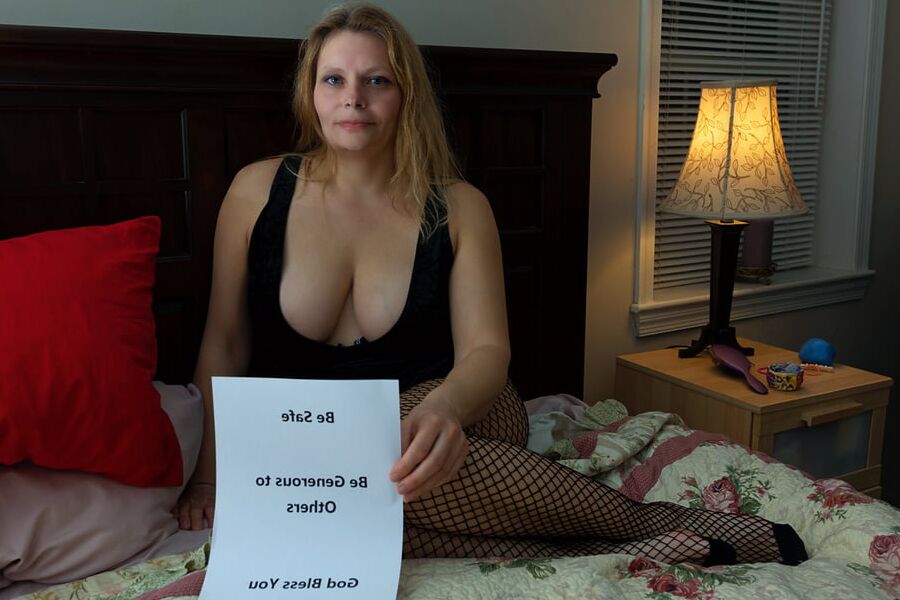 Redneck American Wife in Pantyhose