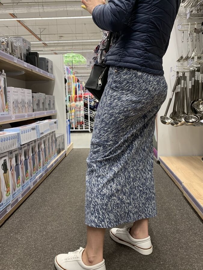 Upskirt mature in long skirt