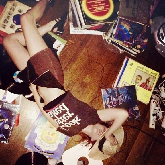 Jena Malone hot nerdy actress.