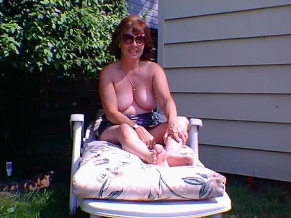 . Mature Washington wife gets naked