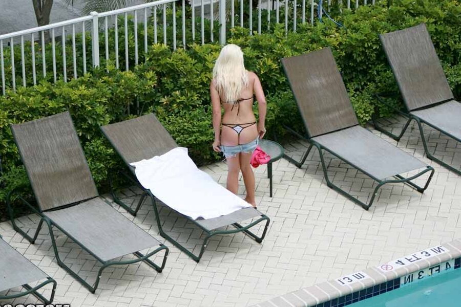 Blonde slut in Egypt