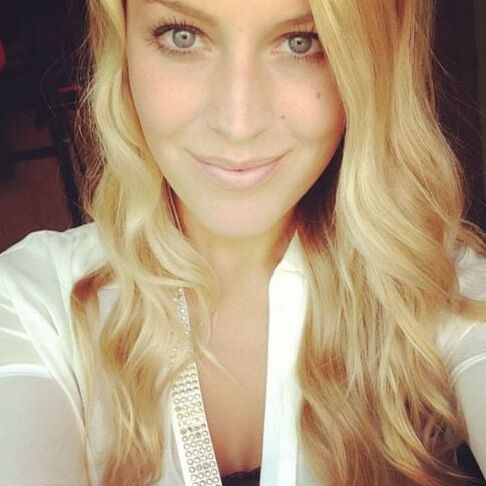 Jolie blonde sexy