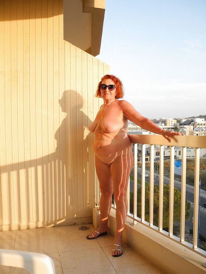 . Mature Washington wife gets naked