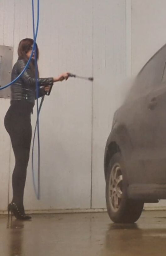 Turkish Dutch sissy car wash
