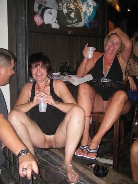 Girls no panties upskirt