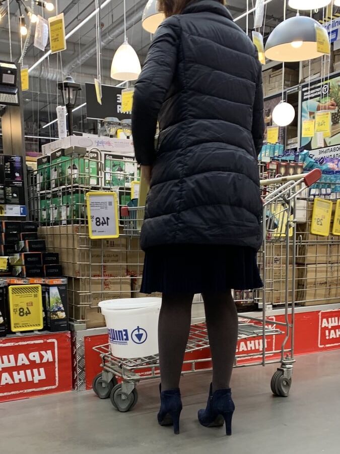 Upskirt milf marute