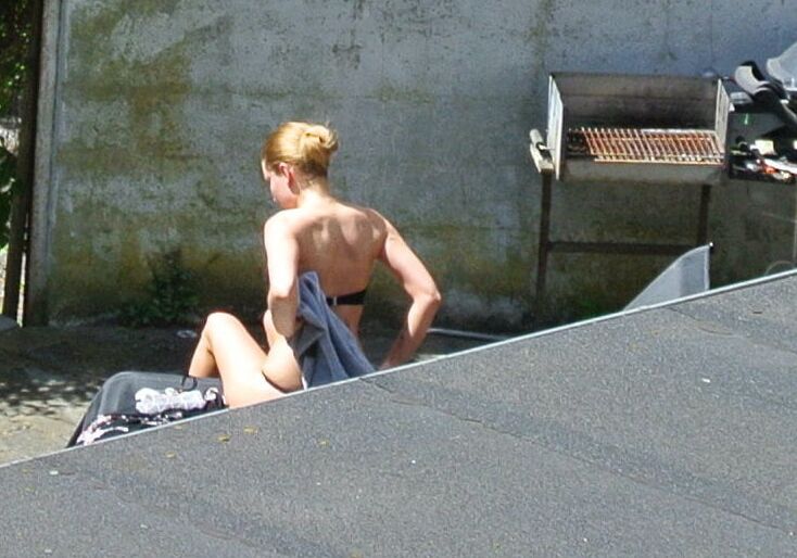 Hot girl getting taned in the yard