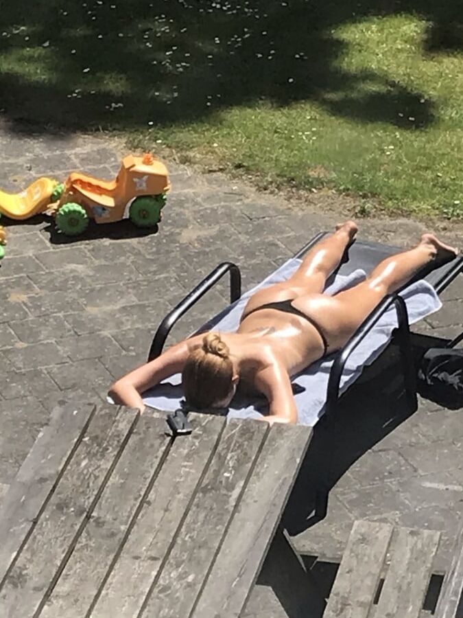 Hot girl getting taned in the yard