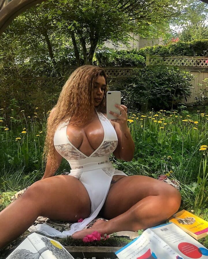 PUTA DO INSTAGRAM: Carmela Habibi