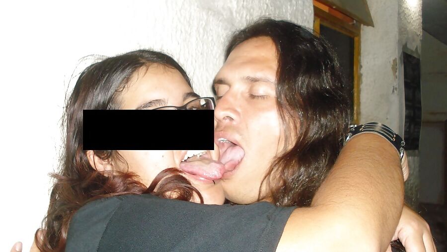 Flaquita morena rica con antifaz