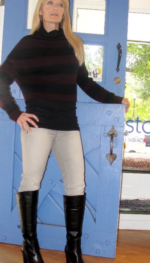 Milfs &amp; Gilfs - Boots and Jeans