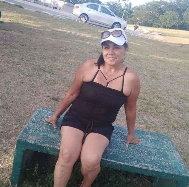 La mama de mi amigo abuela culona depilada hot shaved granny