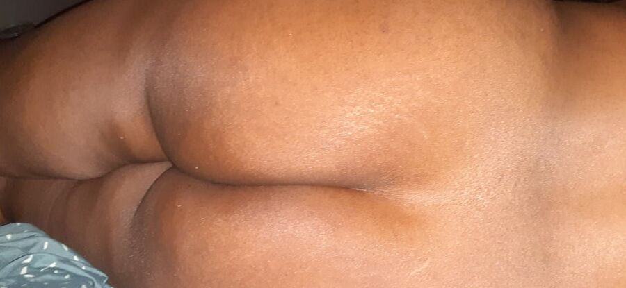 BLACK MOM NAKED