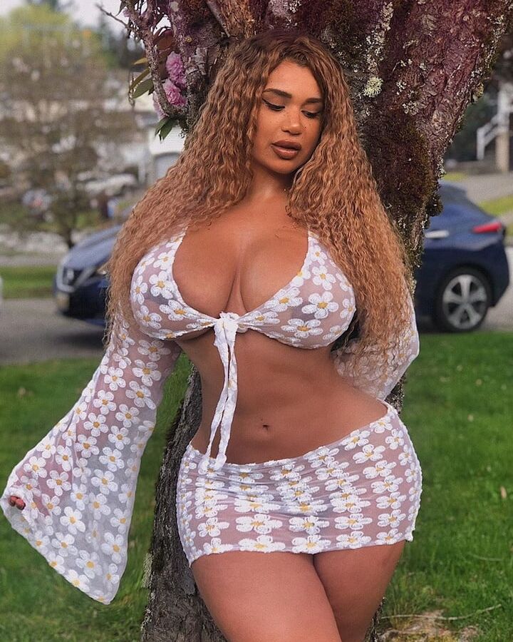 PUTA DO INSTAGRAM: Carmela Habibi