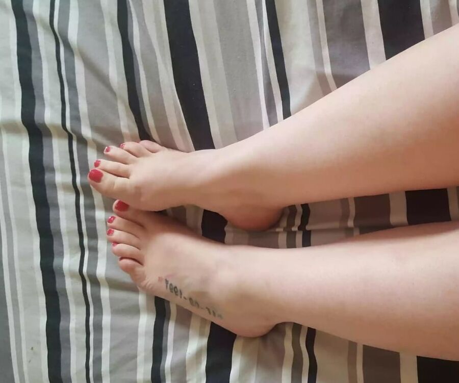 Girlfriends feet and naked